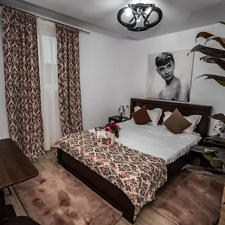 Eden House 3* Costineşti